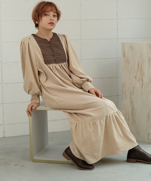 Bab(バブ)の「フロントレースフレアワンピース(ワンピース・レディース・チャコールグレー/ベージュ/カーキ・M)」の3枚目の写真