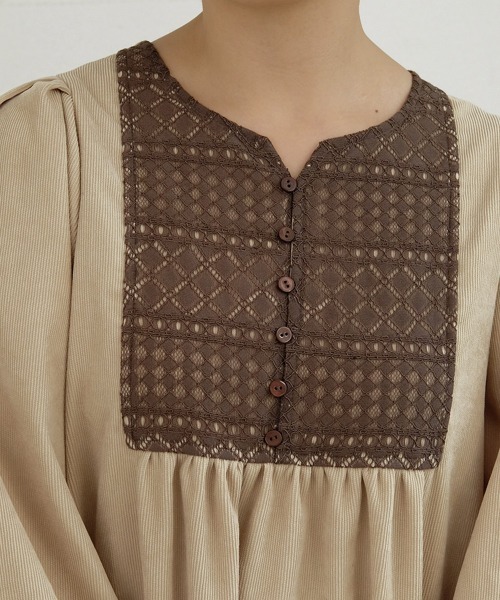 Bab(バブ)の「フロントレースフレアワンピース(ワンピース・レディース・チャコールグレー/ベージュ/カーキ・M)」の13枚目の写真