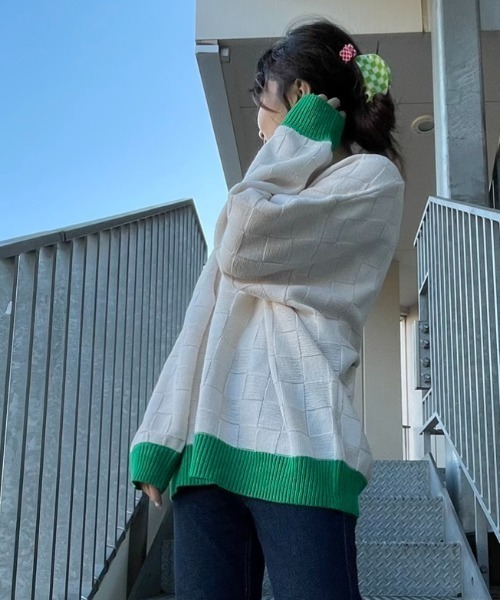 DuKKah（デュカ）の「Dukkah/【低身長向け】ブロックチェックバイカラーニット（ニット/セーター・レディース・ブラック/アイボリー・X-SMALL）」の2枚目の写真
