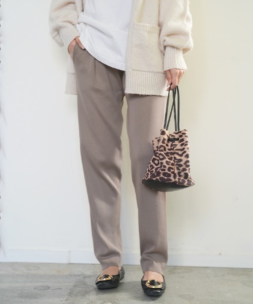 Futier land（フューティアランド）の「ウエストタックニットパンツ（その他パンツ・レディース・グレイッシュベージュ/チャコールグレー/ブラック/グリーン・FREE）」の10枚目の写真