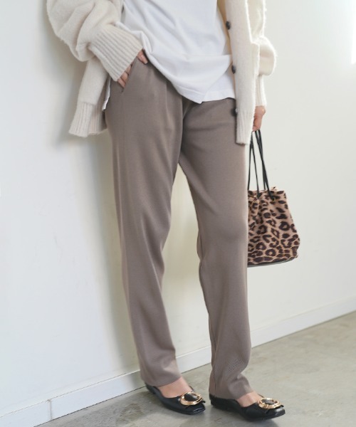 Futier land（フューティアランド）の「ウエストタックニットパンツ（その他パンツ・レディース・グレイッシュベージュ/チャコールグレー/ブラック/グリーン・FREE）」の19枚目の写真