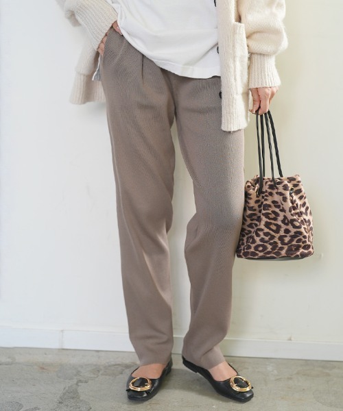 Futier land（フューティアランド）の「ウエストタックニットパンツ（その他パンツ・レディース・グレイッシュベージュ/チャコールグレー/ブラック/グリーン・FREE）」の6枚目の写真