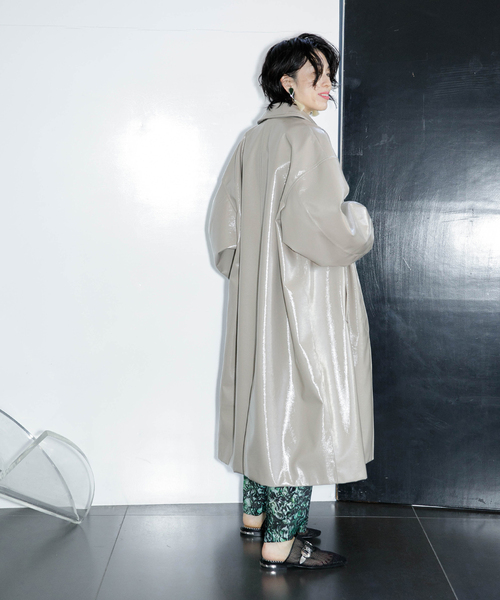 CITYSHOP(シティーショップ)の「FAUX LEATHER コート(ステンカラーコート・レディース・ベージュ/サックスブルー・38/36)」の4枚目の写真