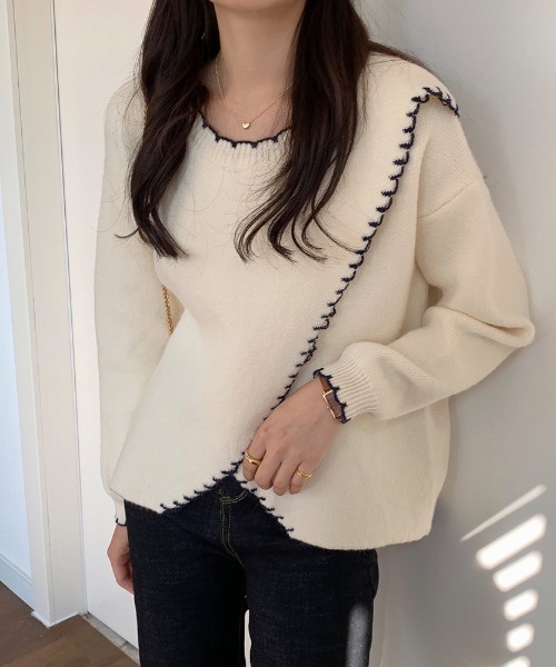 .KOM（ドットコム）の「A'GEM/9 × .kom『.kom/ドットケーオーエム』デザイン ニット/セーター（ニット/セーター・レディース・ベージュ/アイボリー/ボルドー・FREE）」の2枚目の写真