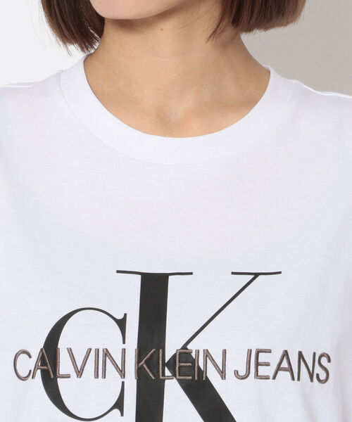 Calvin Klein（カルバン・クライン）の「Calvin Klein Jeans（カルバン クライン ジーンズ）MONOGRAM BOX REGULAR T/Tシャツ（Tシャツ/カットソー・レディース・ホワイト/ブラック・SMALL）」の5枚目の写真