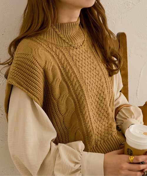 Ambre Neige(アンブルネージュ)の「2WAYケーブルニットベスト/【WEB/EC限定商品】(ベスト・レディース・アイボリー/モカ・FREE)」の3枚目の写真
