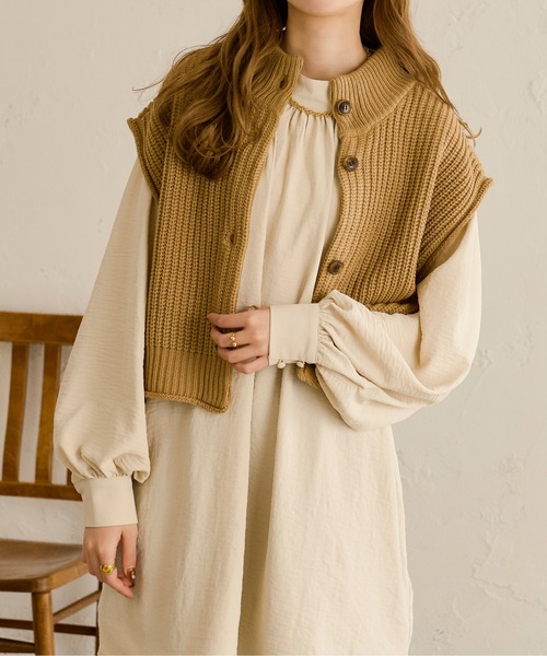 Ambre Neige(アンブルネージュ)の「2WAYケーブルニットベスト/【WEB/EC限定商品】(ベスト・レディース・アイボリー/モカ・FREE)」の6枚目の写真