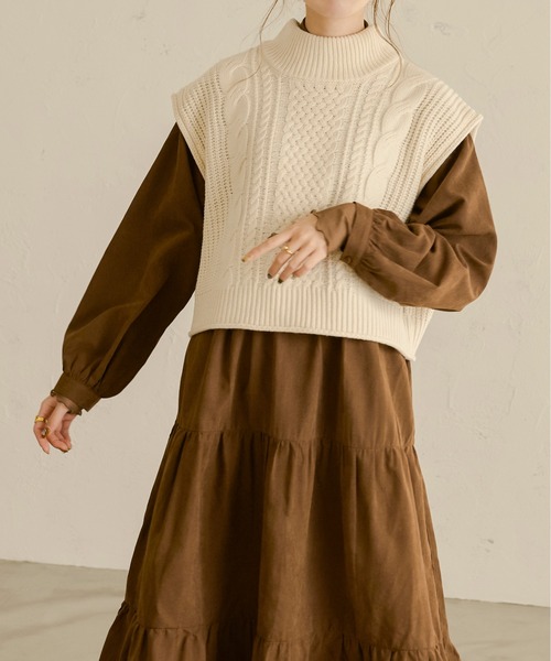Ambre Neige(アンブルネージュ)の「2WAYケーブルニットベスト/【WEB/EC限定商品】(ベスト・レディース・アイボリー/モカ・FREE)」の8枚目の写真