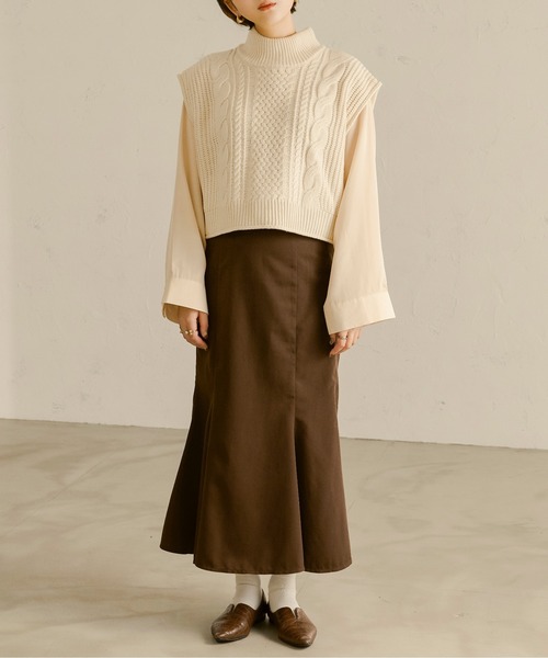 Ambre Neige(アンブルネージュ)の「2WAYケーブルニットベスト/【WEB/EC限定商品】(ベスト・レディース・アイボリー/モカ・FREE)」の13枚目の写真