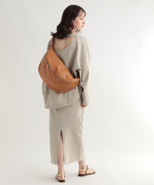 BEVINI(べヴィニ)の「★新色登場★BEVINI / BodyBag(ボディバッグ/ウエストポーチ・レディース・キャメル/ネイビー/ブラック・FREE)」の4枚目の写真