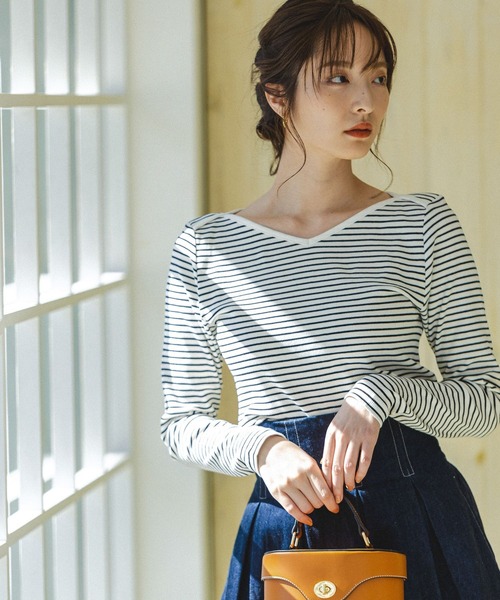 Andemiu（アンデミュウ）の「テレコボーダーＶネックＬＳ272902（Tシャツ/カットソー・レディース・ホワイト/ブラック/ブラウン・FREE）」の6枚目の写真