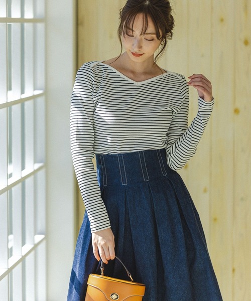 Andemiu（アンデミュウ）の「テレコボーダーＶネックＬＳ272902（Tシャツ/カットソー・レディース・ホワイト/ブラック/ブラウン・FREE）」の18枚目の写真