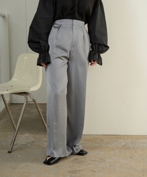 lawgy(ラウジー)の「straight dull color pants(その他パンツ・レディース・ブラウン/ブルー系/イエロー系・FREE)」の2枚目の写真