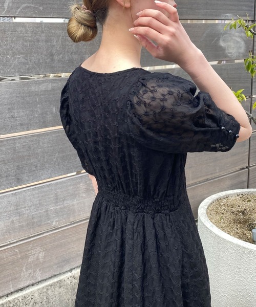 archives(アルシーヴ)の「刺繍切替ワンピース(ワンピース・レディース・グレイッシュベージュ/オフホワイト/モカ/ブラック・MEDIUM)」の7枚目の写真