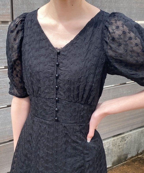 archives(アルシーヴ)の「刺繍切替ワンピース(ワンピース・レディース・グレイッシュベージュ/オフホワイト/モカ/ブラック・MEDIUM)」の9枚目の写真