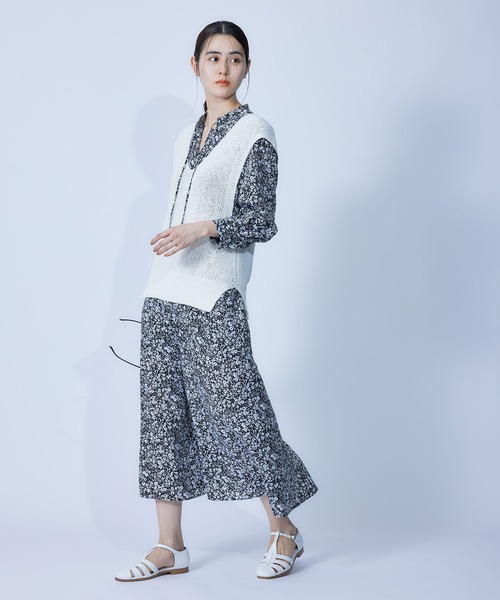 ROPE'（ロペ）の「レーヨンライクポリフラワープリントワンピース（ワンピース・レディース・ブラウン/ブラック・38/36）」の4枚目の写真