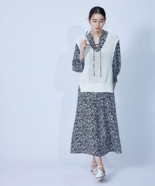 ROPE'（ロペ）の「レーヨンライクポリフラワープリントワンピース（ワンピース・レディース・ブラウン/ブラック・38/36）」の20枚目の写真