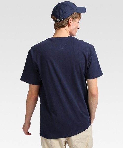 tommy jeans(トミー ジーンズ)の「バッジロゴTシャツ(Tシャツ/カットソー・メンズ・ホワイト/ネイビー/レッド/ブラック・SMALL/MEDIUM/LARGE/X-LARGE)」の6枚目の写真