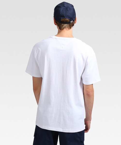 tommy jeans(トミー ジーンズ)の「バッジロゴTシャツ(Tシャツ/カットソー・メンズ・ホワイト/ネイビー/レッド/ブラック・SMALL/MEDIUM/LARGE/X-LARGE)」の5枚目の写真