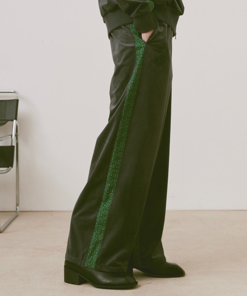 soerte（ソエルテ）の「Loose velvet track pants/ルーズベルベットトラックパンツ（その他パンツ・メンズ・ブラウン/グレー/ブルー・1/2/3）」の12枚目の写真