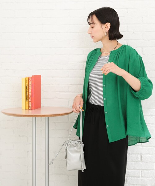 SHOO・LA・RUE（シューラルー）の「◆スラブバンドカラーシャツ（シャツ/ブラウス・レディース・ブラック/ダークグリーン/オフホワイト/マスタード・00）」の5枚目の写真