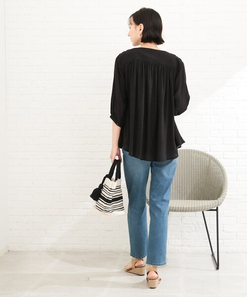 SHOO・LA・RUE（シューラルー）の「◆スラブバンドカラーシャツ（シャツ/ブラウス・レディース・ブラック/ダークグリーン/オフホワイト/マスタード・00）」の18枚目の写真