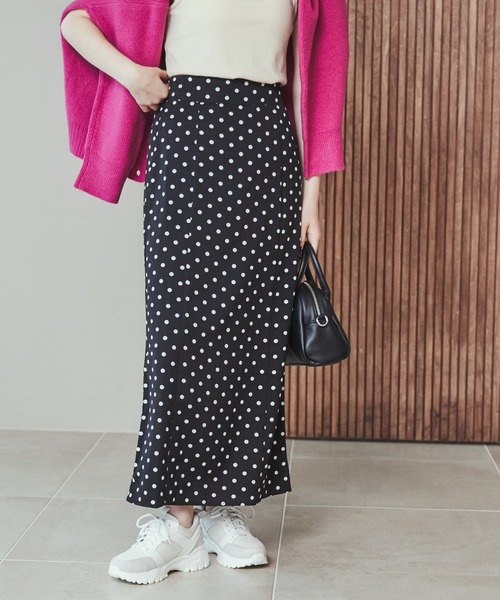 ANGIE（アンジー）の「サテンナロースカート（スカート・レディース・ブラック/ホワイト系その他/ブラック系その他/グリーン系その他/ライトベージュ・FREE）」の4枚目の写真