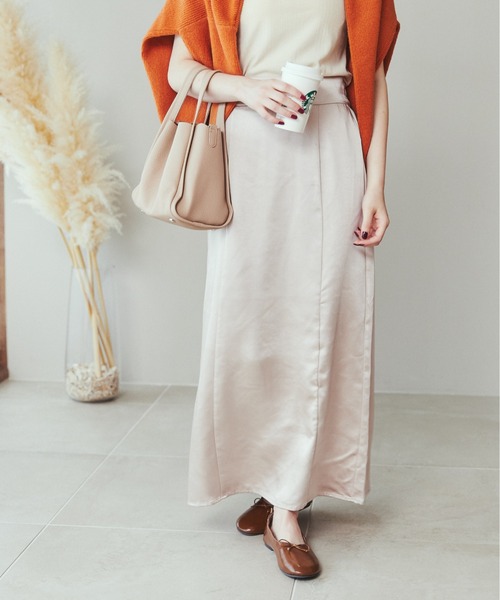 ANGIE（アンジー）の「サテンナロースカート（スカート・レディース・ブラック/ホワイト系その他/ブラック系その他/グリーン系その他/ライトベージュ・FREE）」の5枚目の写真