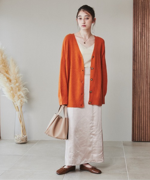 ANGIE（アンジー）の「サテンナロースカート（スカート・レディース・ブラック/ホワイト系その他/ブラック系その他/グリーン系その他/ライトベージュ・FREE）」の6枚目の写真