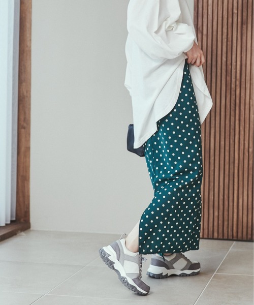 ANGIE（アンジー）の「サテンナロースカート（スカート・レディース・ブラック/ホワイト系その他/ブラック系その他/グリーン系その他/ライトベージュ・FREE）」の11枚目の写真