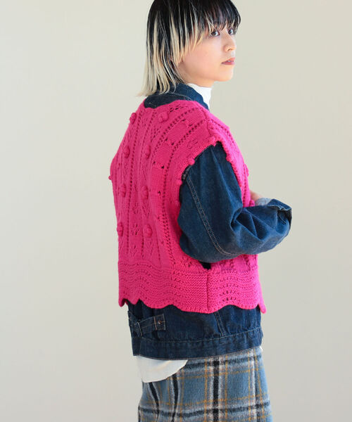 BEAMS BOY(ビームスボーイ)の「BEAMS BOY / アラン カーディガン ベスト(ベスト・レディース・ブラック/オフホワイト/レッド系その他3・ONE SIZE)」の18枚目の写真