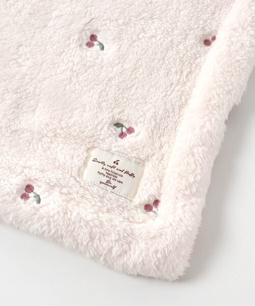 モチーフ刺繍ブランケット