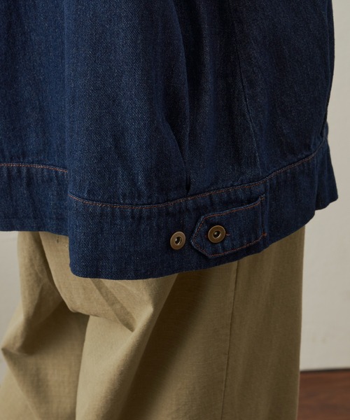 Libra Cue（リブラ キュー）の「“タックツイルコットンジャケット”　　　　　　　　　　　　　　　　　　　　　　　　　　　　　　　　　　　　　　　コットン100％、ワンピースやパンツなど様々なコーディネートに合わせられるオーバーサイズジャケット。（ノーカラージャケット・レディース・ネイビー/アイボリー・FREE）」の9枚目の写真