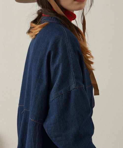 Libra Cue（リブラ キュー）の「“タックツイルコットンジャケット”　　　　　　　　　　　　　　　　　　　　　　　　　　　　　　　　　　　　　　　コットン100％、ワンピースやパンツなど様々なコーディネートに合わせられるオーバーサイズジャケット。（ノーカラージャケット・レディース・ネイビー/アイボリー・FREE）」の6枚目の写真