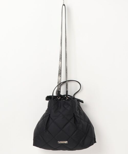 LA BAGAGERIE（ラバガジェリー）の「ドローストリング×キルト2WAYトート Sサイズ（ショルダーバッグ・レディース・ブラック/ベージュ/カーキ/ネイビー/グレー・FREE）」の2枚目の写真