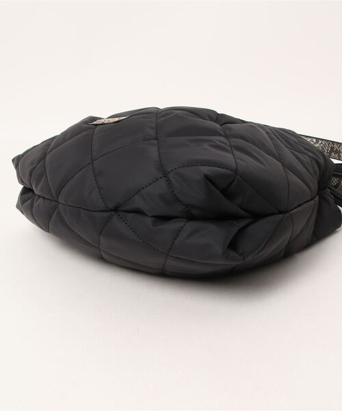 LA BAGAGERIE（ラバガジェリー）の「ドローストリング×キルト2WAYトート Sサイズ（ショルダーバッグ・レディース・ブラック/ベージュ/カーキ/ネイビー/グレー・FREE）」の13枚目の写真