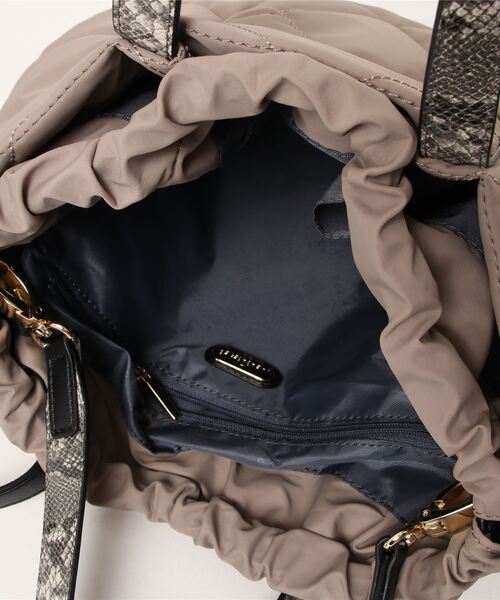 LA BAGAGERIE（ラバガジェリー）の「ドローストリング×キルト2WAYトート Sサイズ（ショルダーバッグ・レディース・ブラック/ベージュ/カーキ/ネイビー/グレー・FREE）」の10枚目の写真