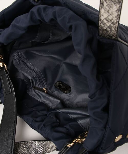 LA BAGAGERIE（ラバガジェリー）の「ドローストリング×キルト2WAYトート Sサイズ（ショルダーバッグ・レディース・ブラック/ベージュ/カーキ/ネイビー/グレー・FREE）」の8枚目の写真