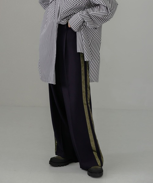 KBF(ケイビーエフ)の「サイドラインスラックス(スラックス・レディース・ネイビー/アイボリー/ボルドー・ONE)」の2枚目の写真