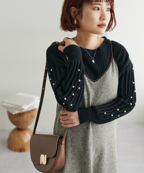 natural couture(ナチュラルクチュール)の「パールスリーブお上品ニット(ニット/セーター・レディース・モカ/オレンジ/ブラック/サックスブルー/アイボリー・FREE)」の3枚目の写真