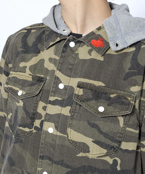 MILKFED.(ミルクフェド)の「BIG SHIRT JACKET(ブルゾン・レディース・カモフラージュ/インディゴブルー・SMALL/MEDIUM)」の9枚目の写真