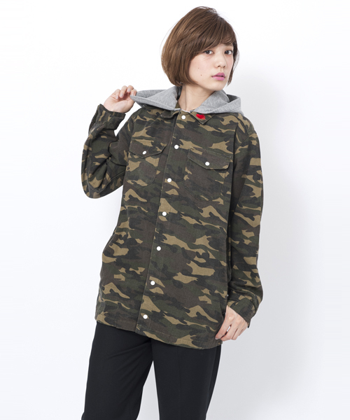 MILKFED.(ミルクフェド)の「BIG SHIRT JACKET(ブルゾン・レディース・カモフラージュ/インディゴブルー・SMALL/MEDIUM)」の3枚目の写真