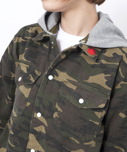 MILKFED.(ミルクフェド)の「BIG SHIRT JACKET(ブルゾン・レディース・カモフラージュ/インディゴブルー・SMALL/MEDIUM)」の15枚目の写真