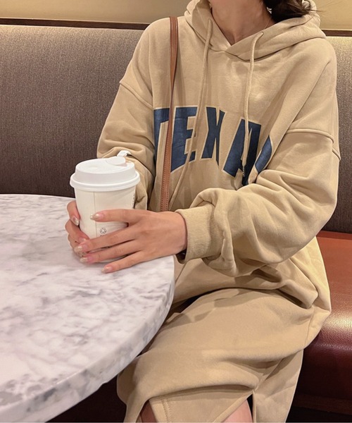 meJane(ミージェーン)の「TEXASロゴ 裏起毛スウェットパーカーワンピース(ワンピース・レディース・ブラウン/ベージュ/ブラック/チャコールグレー・FREE)」の4枚目の写真