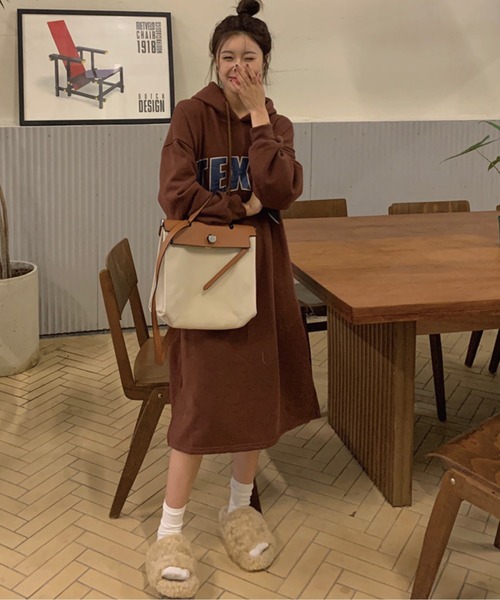 meJane(ミージェーン)の「TEXASロゴ 裏起毛スウェットパーカーワンピース(ワンピース・レディース・ブラウン/ベージュ/ブラック/チャコールグレー・FREE)」の17枚目の写真