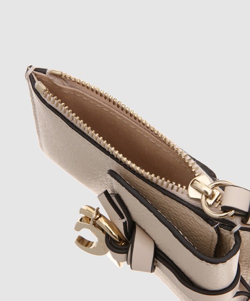 Chloe（クロエ）の「ALPHABET/Slg ChloeCARDHOLDER ON STRAP, Nude