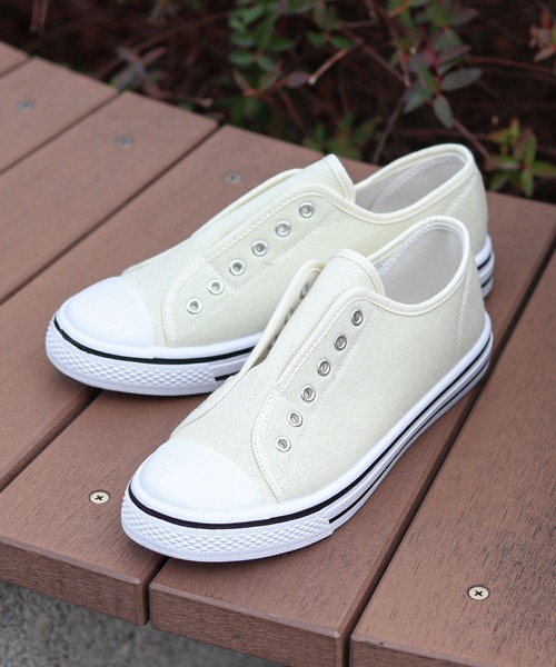 AAA+（サンエープラス）の「AAA+ / ローテクスリッポンスニーカー（スリッポン・レディース・ブラック/ホワイト/ブラック×ブラック/ベージュ/カーキ/レッド/ネイビー/キナリ/グリーン/ライトブルー/グレー・44/40/42/34/36/38）」の2枚目の写真