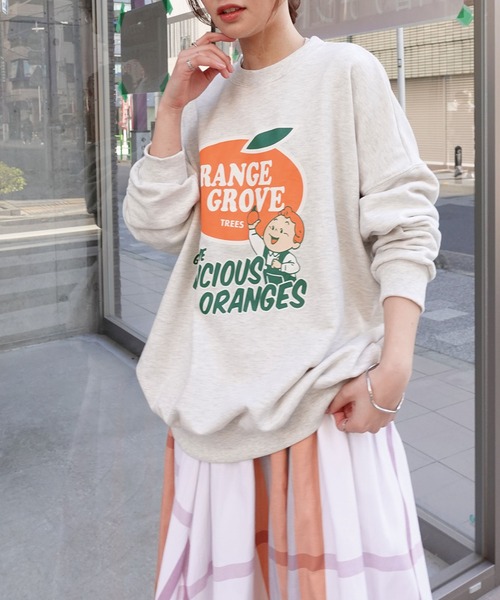 CORNERS（コーナーズ）の「ORANGEGROVEプリントオーパーサイズスウェット（スウェット・レディース・ネイビー/ピンク/ターコイズブルー/グリーン/オートミール・FREE）」の2枚目の写真
