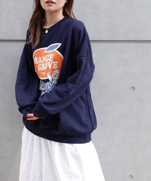 CORNERS（コーナーズ）の「ORANGEGROVEプリントオーパーサイズスウェット（スウェット・レディース・ネイビー/ピンク/ターコイズブルー/グリーン/オートミール・FREE）」の4枚目の写真