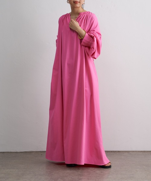 Omekashi（オメカシ）の「シャーリングネックワンピース（ワンピース・レディース・オフホワイト/ブラック/ピンク/レッド/ブラック系その他2・38/36）」の6枚目の写真